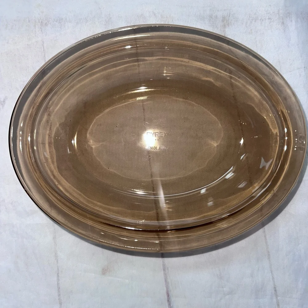 Vintage PYREX England Amber Glass Oval Casserole Dish 8 x 6 x 2 - Picture 1 of 10